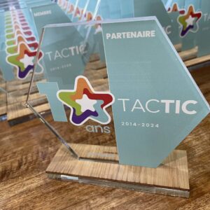 trophée sur mesure entreprise 10 ans club TACTIC