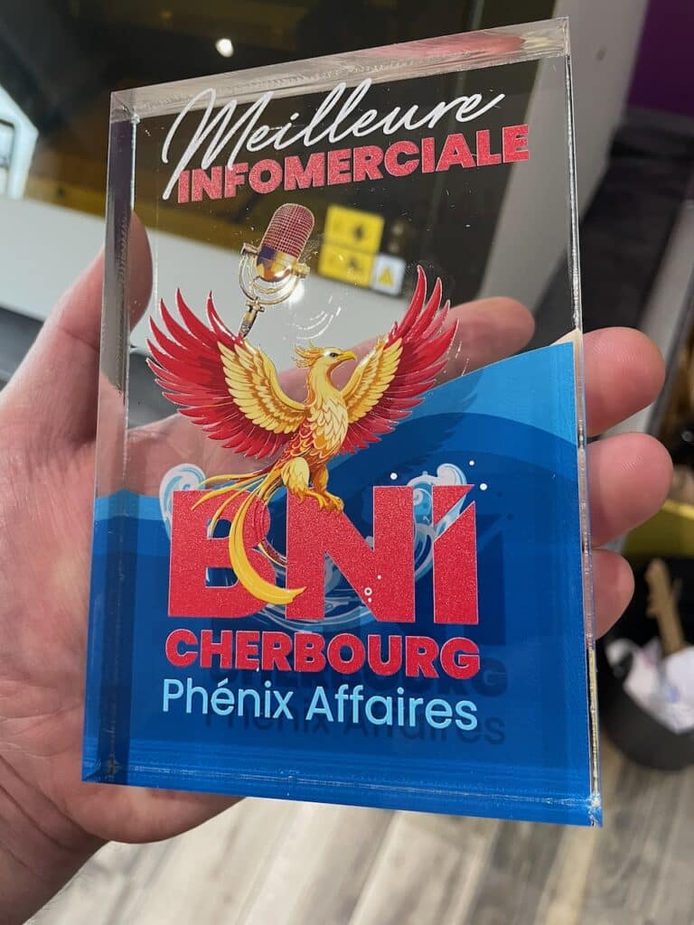 Impression quadra avec embossage et vernis brillant