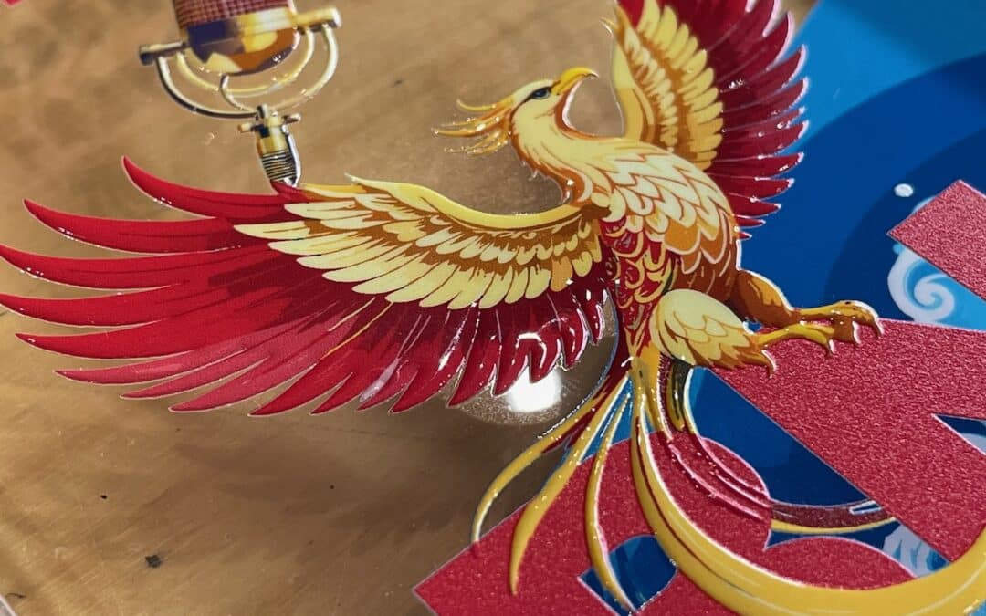 Fabrication d’un trophée BNI en plexiglas : impression UV, embossage et vernis brillant