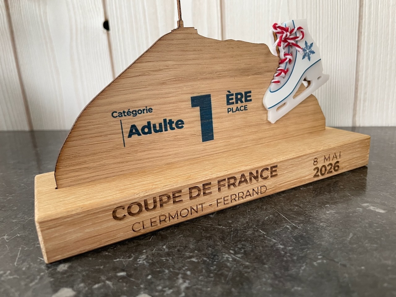 Trophée en bois pour championnat de France de patinage artistique
