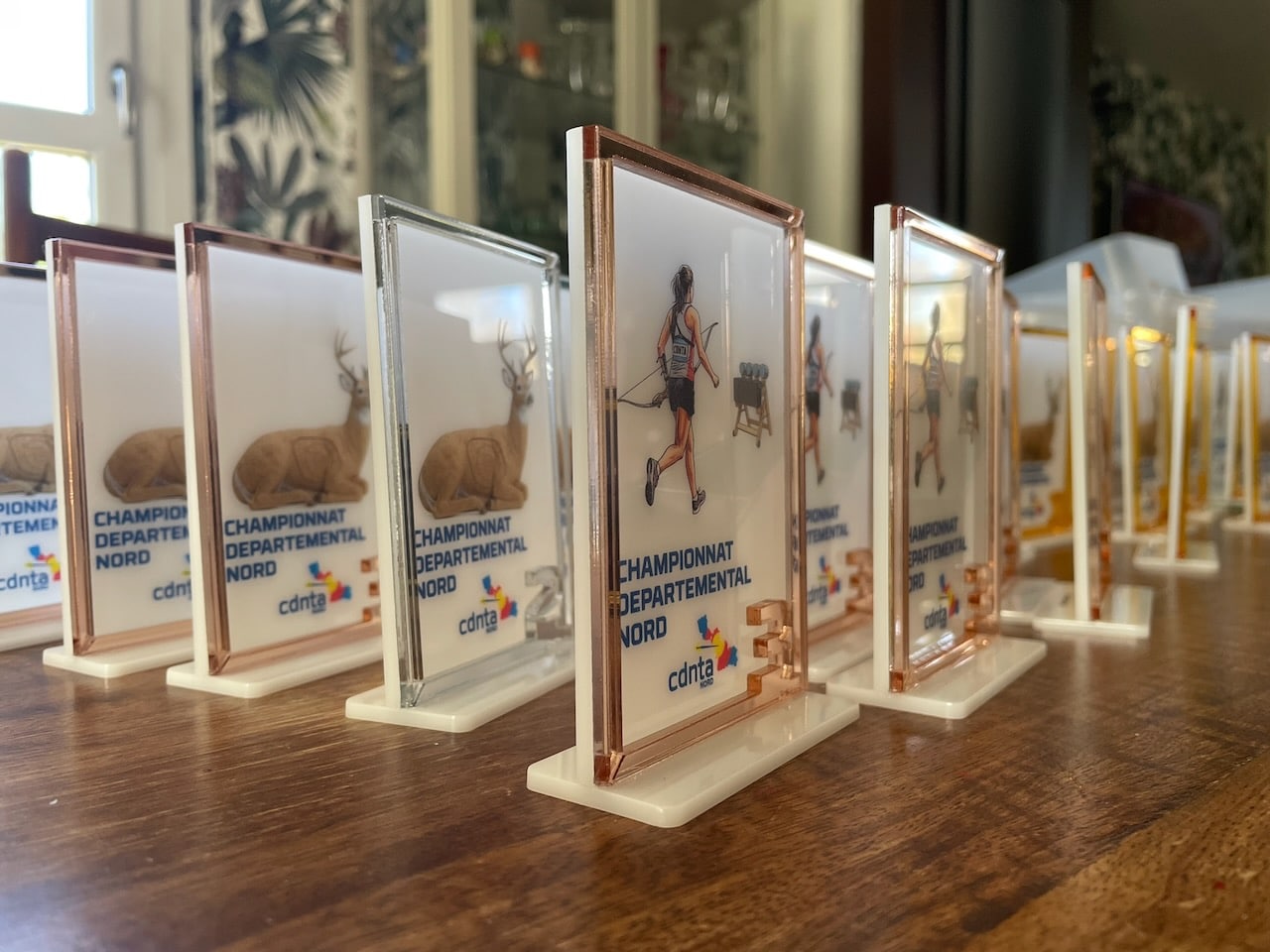 logo-MT-blanc@2x mini trophée personnalisé